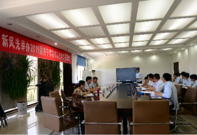 济宁学院2019届电气工程及其自动化专业实习毕业论文答辩会在凯发K8国际信息顺利举办